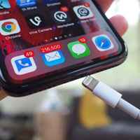 Apple может выпустить iPhone без Lightning уже в следующем году