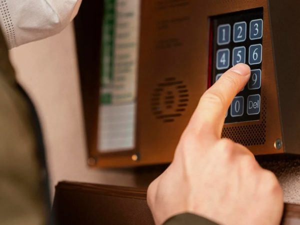 Как выбрать надежный домофон для квартиры