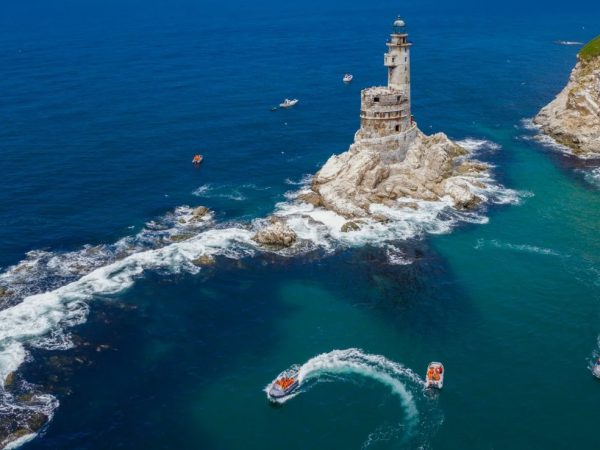 Маяк Анива: морская экскурсия, которая меняет взгляд на Сахалин